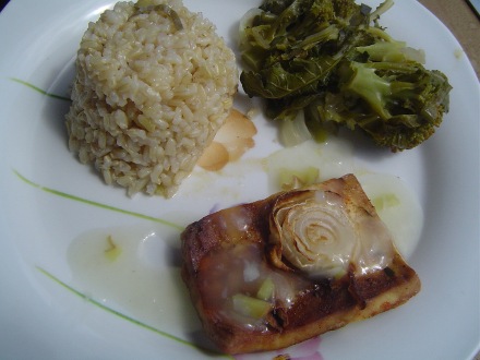 Menu de arroz integral com tofu no forno